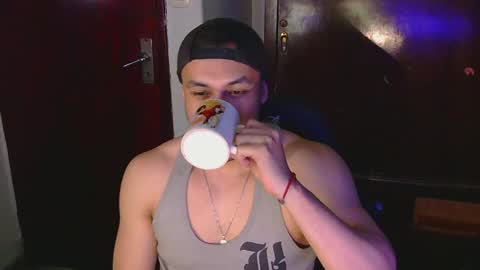 Snapshot of casas_oom chatting on December 7, 5:04 am online show from December 7, 5:04 am