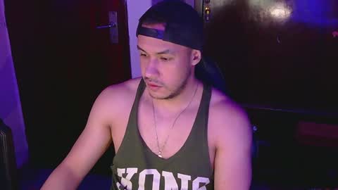 Snapshot of casas_oom chatting on December 8, 6:54 am online show from December 8, 6:54 am