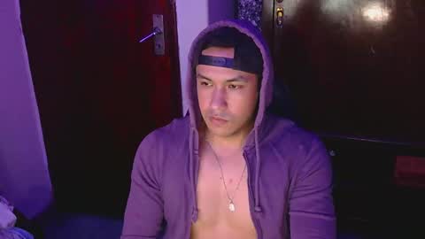 Snapshot of casas_oom chatting on March 1, 8:02 am online show from March 1, 8:02 am