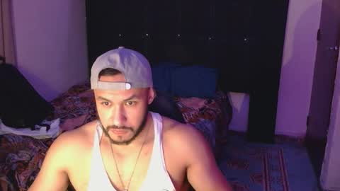 Snapshot of casas_oom chatting on November 1, 4:25 am online show from November 1, 4:25 am