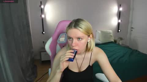 casey__miller online show from October 6, 1:36 am