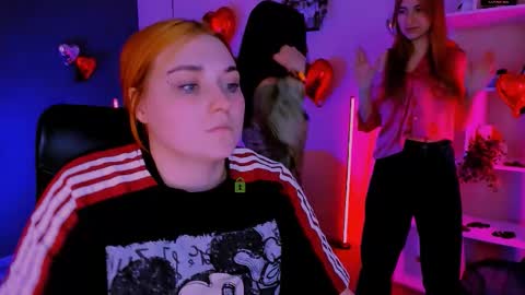 casey_meow_ online show from March 5, 9:49 am