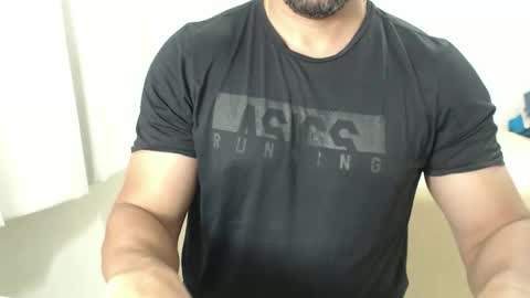 Snapshot of cashmastermuscle77 chatting on December 15, 11:20 pm cashmastermuscle77 online show from December 15, 11:20 pm