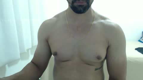 Snapshot of cashmastermuscle77 chatting on December 18, 1:33 am cashmastermuscle77 online show from December 18, 1:33 am