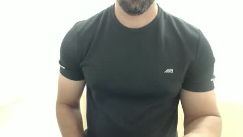 Snapshot of cashmastermuscle77 chatting on December 19, 10:33 am cashmastermuscle77 online show from December 19, 10:33 am