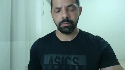 Snapshot of cashmastermuscle77 chatting on December 22, 9:39 am cashmastermuscle77 online show from December 22, 9:39 am