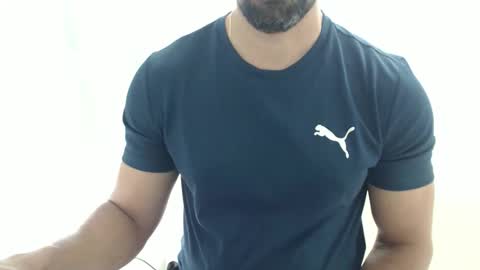 Snapshot of cashmastermuscle77 chatting on February 4, 11:05 am cashmastermuscle77 online show from February 4, 11:05 am