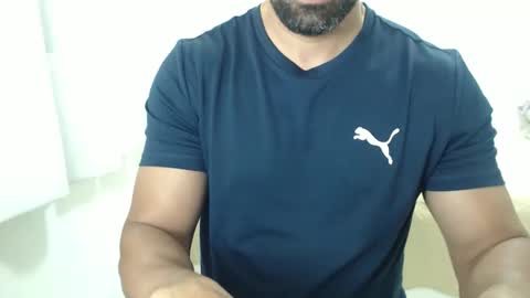 Snapshot of cashmastermuscle77 chatting on February 5, 10:31 am cashmastermuscle77 online show from February 5, 10:31 am