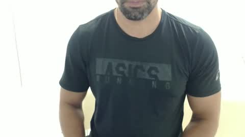 Snapshot of cashmastermuscle77 chatting on February 10, 10:19 am cashmastermuscle77 online show from February 10, 10:19 am