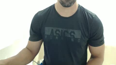 Snapshot of cashmastermuscle77 chatting on February 10, 10:25 pm cashmastermuscle77 online show from February 10, 10:25 pm