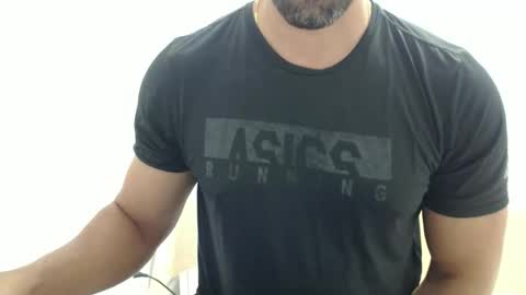 Snapshot of cashmastermuscle77 chatting on February 11, 10:31 am cashmastermuscle77 online show from February 11, 10:31 am