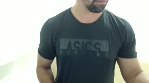 Snapshot of cashmastermuscle77 chatting on February 19, 10:39 pm cashmastermuscle77 online show from February 19, 10:39 pm