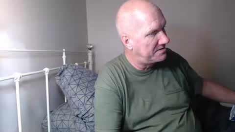 Snapshot of casinocam chatting on December 17, 7:09 pm CasinoCam online show from December 17, 7:09 pm