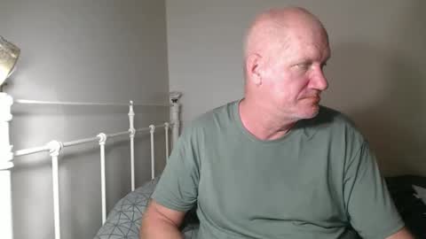 Snapshot of casinocam chatting on December 19, 7:43 pm CasinoCam online show from December 19, 7:43 pm