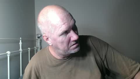 Snapshot of casinocam chatting on December 21, 1:24 am CasinoCam online show from December 21, 1:24 am