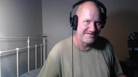 Snapshot of casinocam chatting on December 23, 1:03 am CasinoCam online show from December 23, 1:03 am