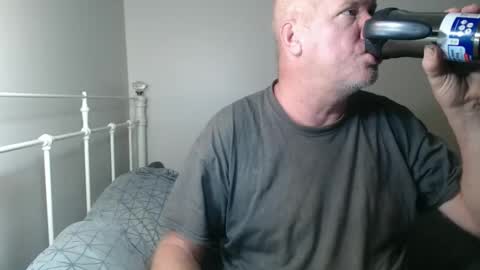 Snapshot of casinocam chatting on February 6, 11:35 am CasinoCam online show from February 6, 11:35 am