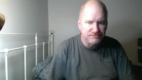 Snapshot of casinocam chatting on February 7, 3:21 am CasinoCam online show from February 7, 3:21 am