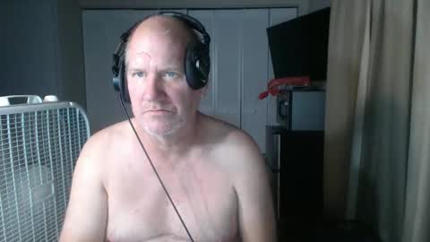 Snapshot of casinocam chatting on February 11, 12:48 am CasinoCam online show from February 11, 12:48 am