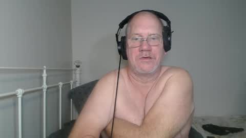 Snapshot of casinocam chatting on February 12, 7:14 am CasinoCam online show from February 12, 7:14 am