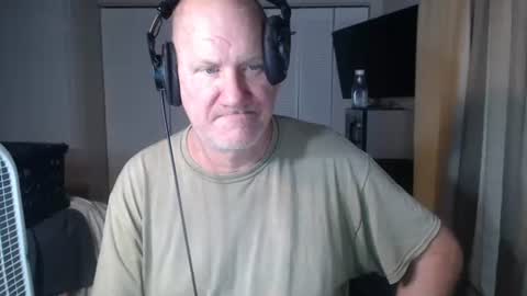 Snapshot of casinocam chatting on February 15, 8:38 pm CasinoCam online show from February 15, 8:38 pm