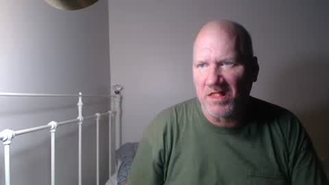 Snapshot of casinocam chatting on February 19, 4:30 am CasinoCam online show from February 19, 4:30 am