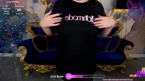 cassandragold_ online show from August 4, 1:14 pm