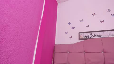 Snapshot of cassie_jones1 chatting on December 22, 6:49 am Cassie Jones online show from December 22, 6:49 am