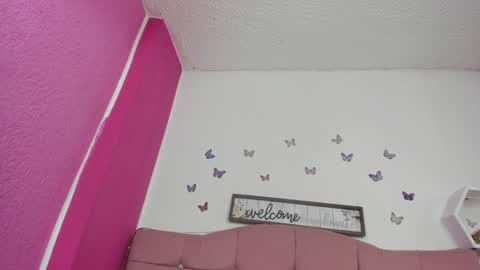 Snapshot of cassie_jones1 chatting on December 23, 6:33 am Cassie Jones online show from December 23, 6:33 am