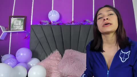 Snapshot of cassie_jones1 chatting on January 28, 10:02 am Cassie Jones online show from January 28, 10:02 am