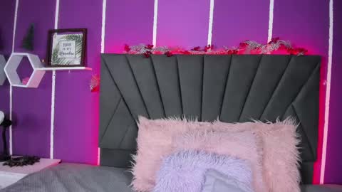 Snapshot of cassie_jones1 chatting on February 18, 3:21 am Cassie Jones online show from February 18, 3:21 am