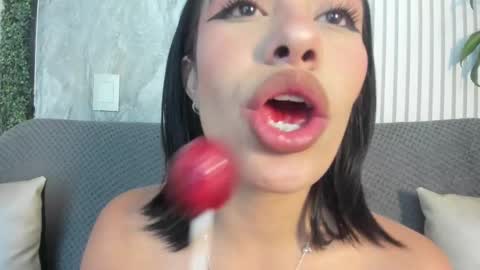 Snapshot of cassie_jones1 chatting on February 8, 3:21 am Cassie Jones online show from February 8, 3:21 am