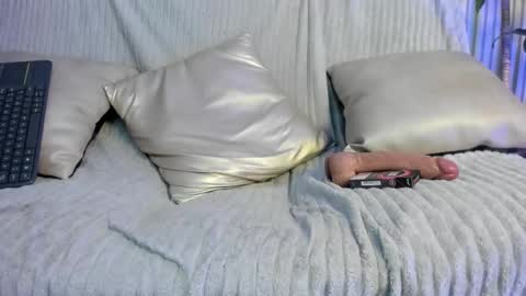 Snapshot of cassie_jones1 chatting on February 10, 4:11 pm Cassie Jones online show from February 10, 4:11 pm