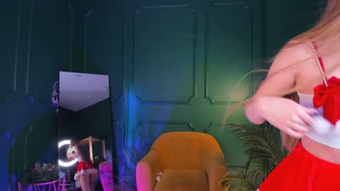 Hello my name is Cassie and my friend Nilo is also here online show from December 24, 1:39 pm