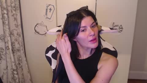 Snapshot of cassiealvarez chatting on October 5, 12:09 am cassiealvarez online show from October 5, 12:09 am