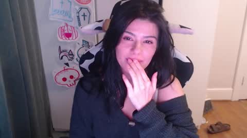 Snapshot of cassiealvarez chatting on October 28, 3:54 am cassiealvarez online show from October 28, 3:54 am