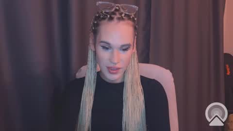 Snapshot of cassiemich chatting on December 4, 7:01 pm Cassie online show from December 4, 7:01 pm