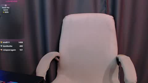 Snapshot of cassiemich chatting on December 10, 10:47 pm Cassie online show from December 10, 10:47 pm