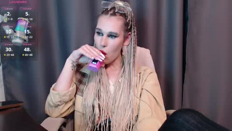 Snapshot of cassiemich chatting on December 16, 3:43 pm Cassie online show from December 16, 3:43 pm