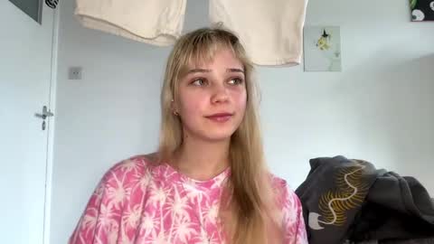 Olivia online show from April 2, 3:42 pm