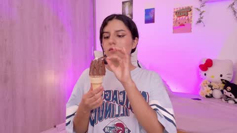 Paula  online show from May 17, 1:36 am
