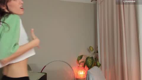 Snapshot of cassisland chatting on December 4, 7:45 pm cassandra online show from December 4, 7:45 pm