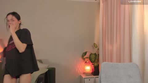 Snapshot of cassisland chatting on December 15, 4:37 pm cassandra online show from December 15, 4:37 pm