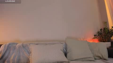 Snapshot of cassisland chatting on December 2, 1:22 am cassandra online show from December 2, 1:22 am