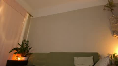  cassandra  online show from April 15, 6:59 pm