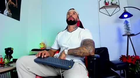 Matheo Brown online show from January 1, 1:37 am