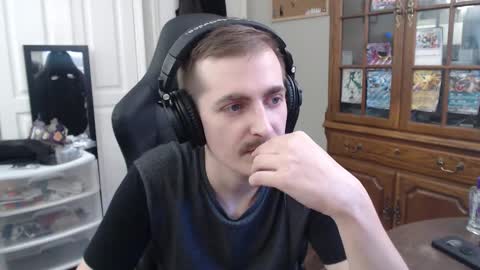 Snapshot of casuallycorrupt chatting on October 18, 8:53 pm casuallycorrupt online show from October 18, 8:53 pm