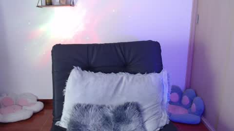 Snapshot of cat_black___ chatting on January 21, 12:57 am cat online show from January 21, 12:57 am