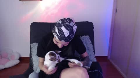 Snapshot of cat_black___ chatting on January 31, 8:22 am cat online show from January 31, 8:22 am