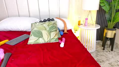 Dani   online show from April 18, 7:58 pm